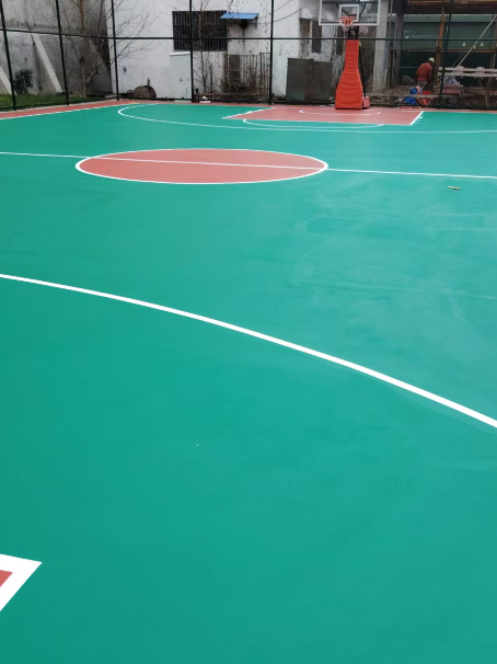 塔城 球场长期使用易出现地面开裂